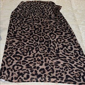 Chic Leopard Print Midi Skirt